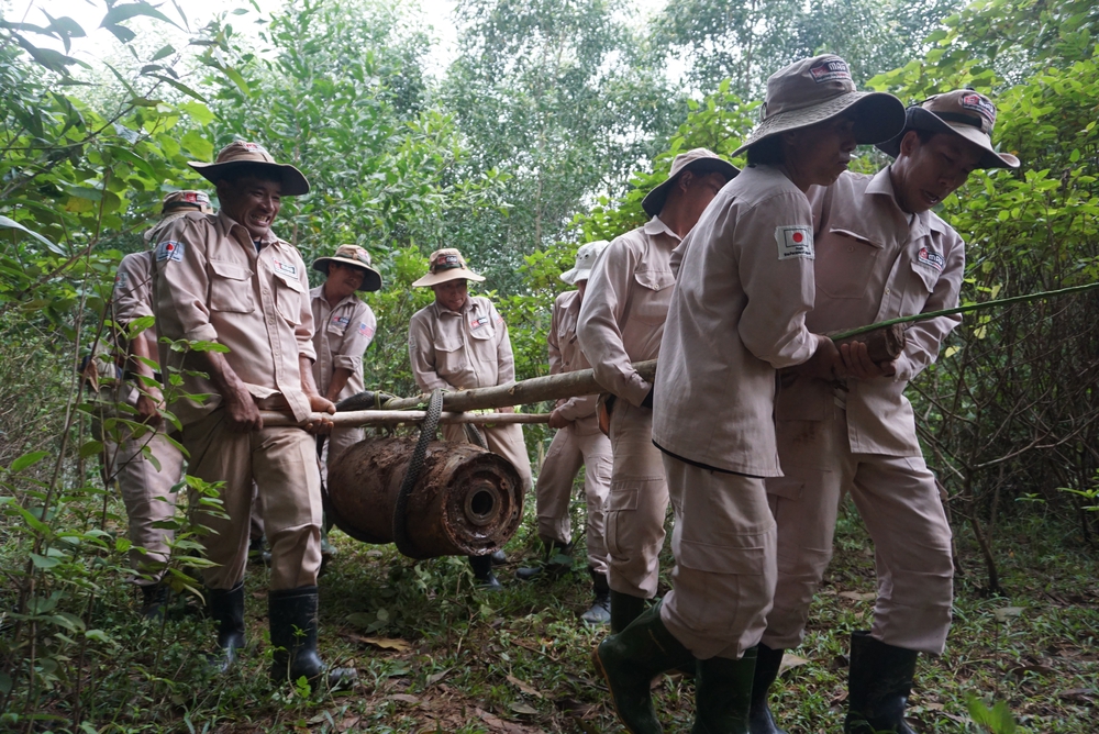 unexploded aircraft bomb dec 2023